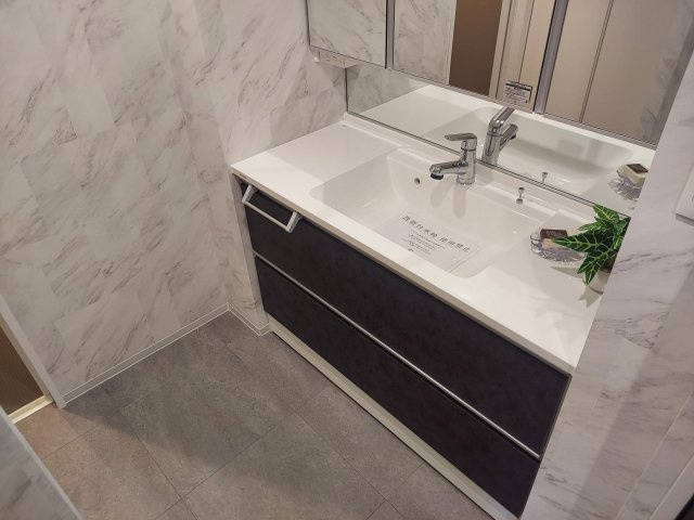 リーデンススクエア宝塚リバージュの独立洗面台|洗面化粧台