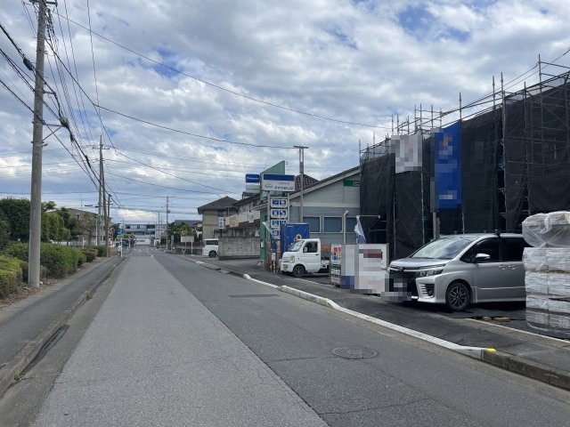 【前面道路含む現地写真】 | 深谷市上柴町西1丁目　ブルーミングガーデン 全4棟　1号棟 | 3/27撮影