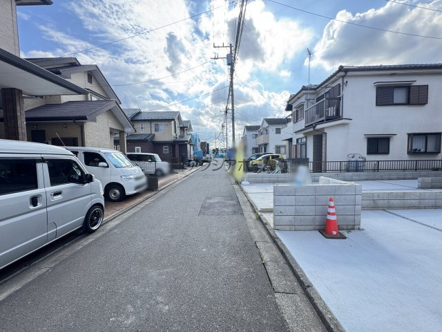 所沢市向陽町・全3棟　新築一戸建　2号棟　～オール電化～の前面道路含む現地写真