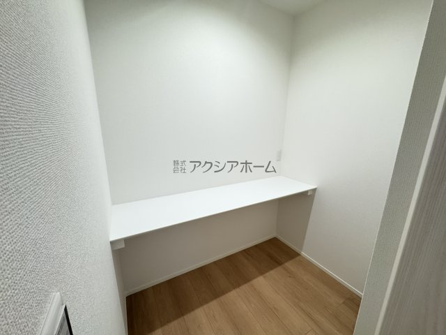 所沢市向陽町・全3棟　新築一戸建　2号棟　～オール電化～の収納|リビング収納