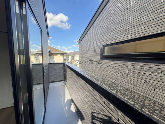 所沢市向陽町・全3棟　新築一戸建　2号棟　～オール電化～のバルコニー