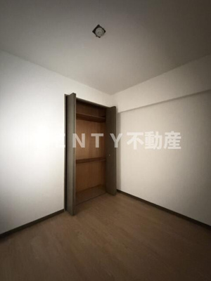 【居間・リビング】 | ライオンズマンション大鳥居 | こちらの居間で趣味の時間をお楽しみください