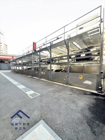 グランフォーレ大橋駅前レジデンスの駐車場|駐車場台数が52台(平置12台、機械式40台)で全戸数83戸に対して62％の設置