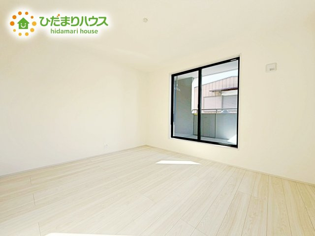 【寝室】 | 水戸赤塚4期　新築戸建 | バルコニーに面していて、たっぷり光りの入る明るい主寝室です！