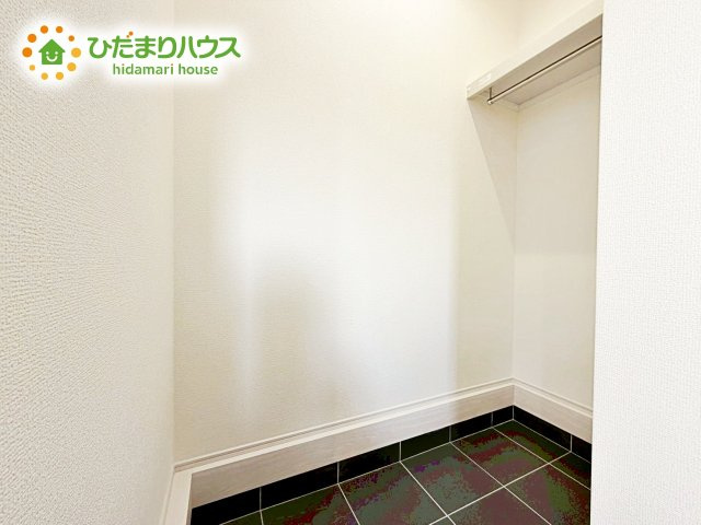 【収納】 | 水戸赤塚4期　新築戸建 | シューズインクローゼットは、靴以外にもゴルフバックやベビーカーを置くことができ、 散らかりがちな玄関もスッキリします。
