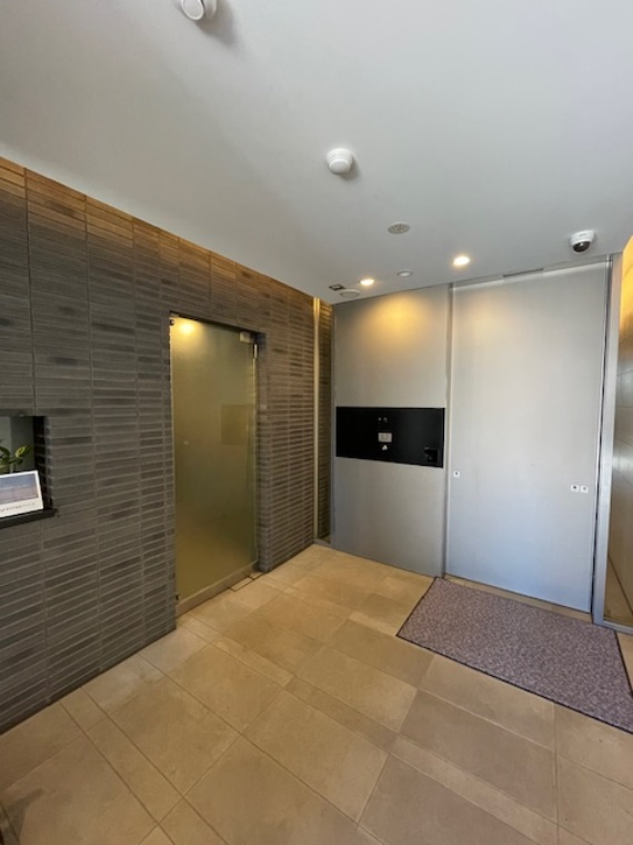 プラウド朝霞台のエントランス