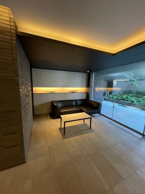 プラウド朝霞台のロビー