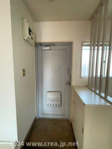 メゾンローリエの玄関