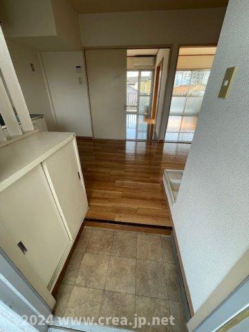 メゾンローリエの玄関