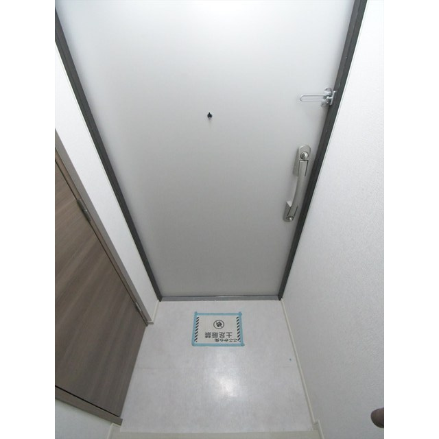 プライムガーデン若木の玄関