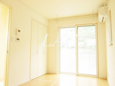 【居間・リビング】 | シンフォニア玉川学園 | 洋室のお部屋です。