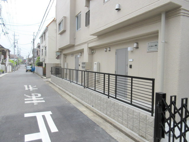 Jeune Montagne 浦和のエントランス