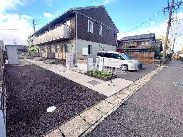 プリート　プロスペラーレの駐車場
