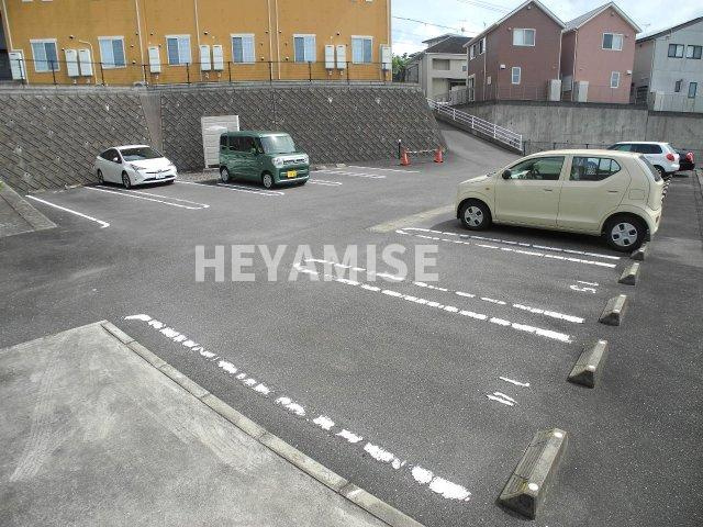 クレメント・ヒルＣの駐車場