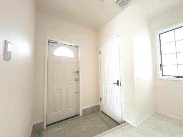 あきる野市伊奈　中古戸建の玄関|広々とした玄関☆