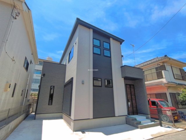 ふじみ野市駒西１丁目の新築一戸建の外観|リビング隣にはごろんとくつろげる小上がりの和室があります。