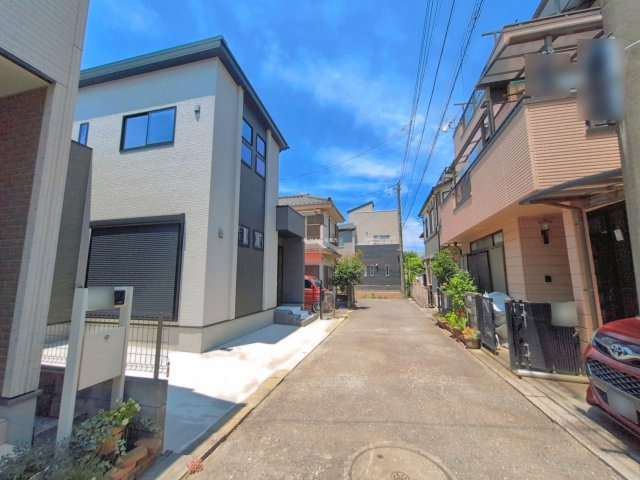 ふじみ野市駒西１丁目の新築一戸建の前面道路含む現地写真|幅員4mの前面道路です。