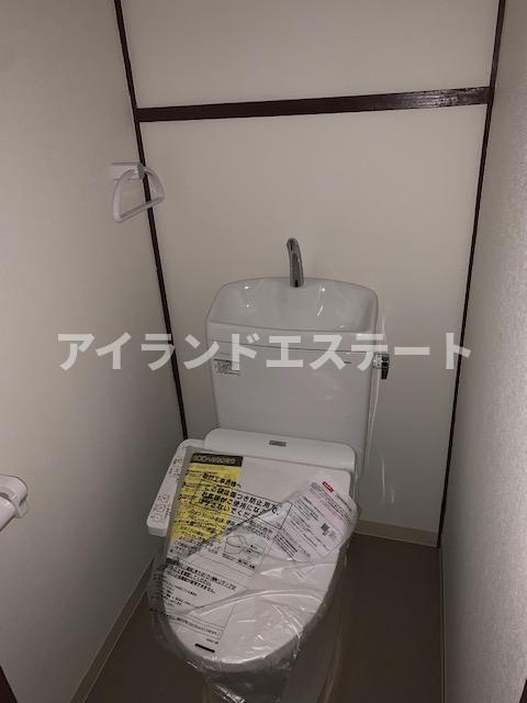 浅田アパート　駅近　内装リフォーム済　シャワールームのトイレ