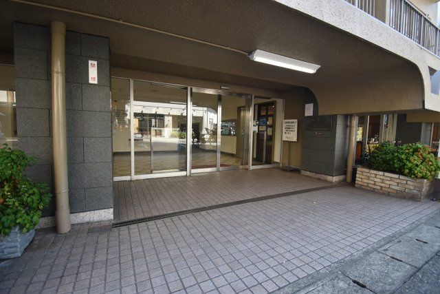 南堀江スカイハイツのエントランス