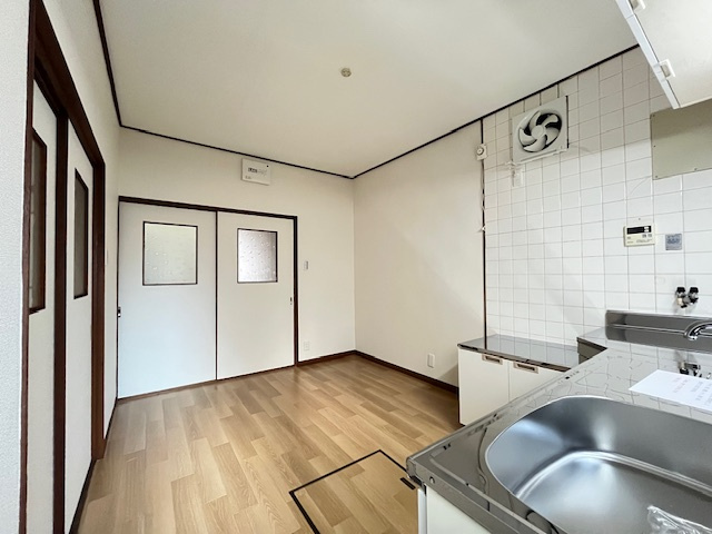 堺市中区陶器北戸建の居間・リビング