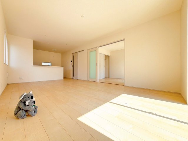 【居間・リビング】 | 高崎市倉賀野町　新築住宅　 | 窓を開けるとスッーと爽やかな風を感じるリビング。家族の笑顔が集まる幸せな空間。