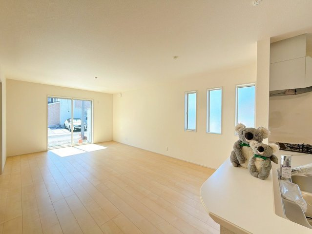 【居間・リビング】 | 高崎市倉賀野町　新築住宅　 | 気がづけば家族が集まって楽しい会話と食事が始まる。皆で笑って過ごす幸せ溢れるリビング。