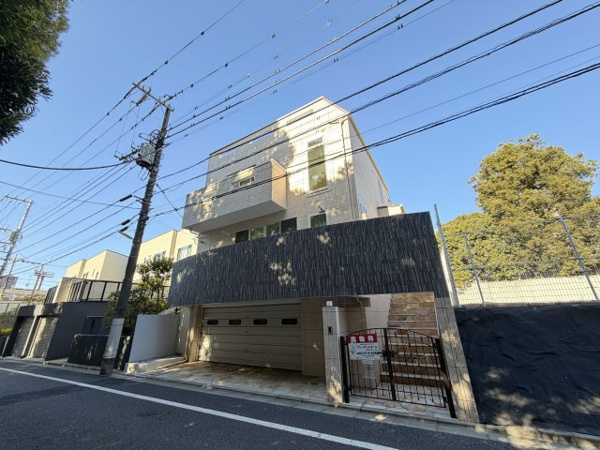 駒沢公園至近、並木道が美しい邸宅街 の画像