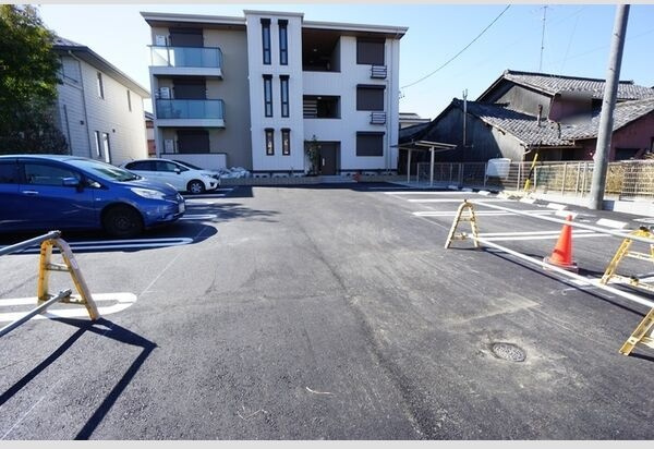 D-room岐南町八剣北の駐車場