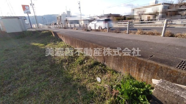 ６６６６７　安八郡神戸町丈六道土地の前面道路含む現地写真