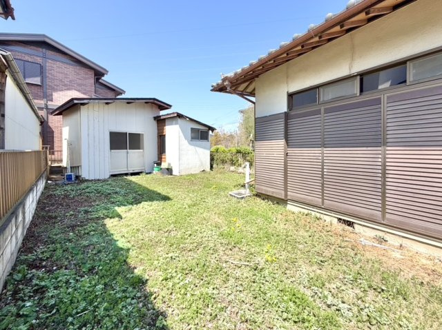 【中古戸建】伊勢崎市安堀町の庭|■お庭｜念願のプライベート庭付きで、夏場のプールにもぴったりの涼める空間♪