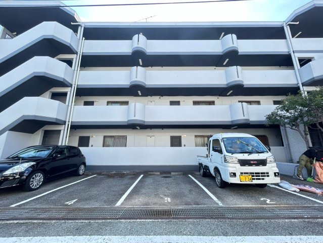 万代マンションの駐車場