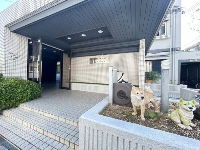 万代マンションのエントランス