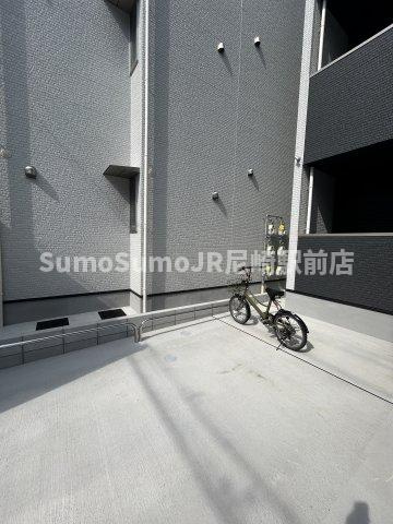 REGALEST 武庫川駅南の駐車場