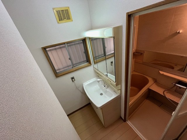 陶器北貸家の独立洗面台