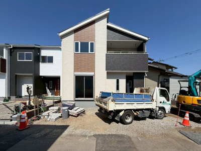 【外観】 | 高崎市倉賀野町　新築住宅　 | 完成済み！いつでも新生活を始めることができます。
開放感あるLDK！
陽当り、風通しも良い暖かな住まいです。
KOALIVE （コアライブ）【0120-919-727】