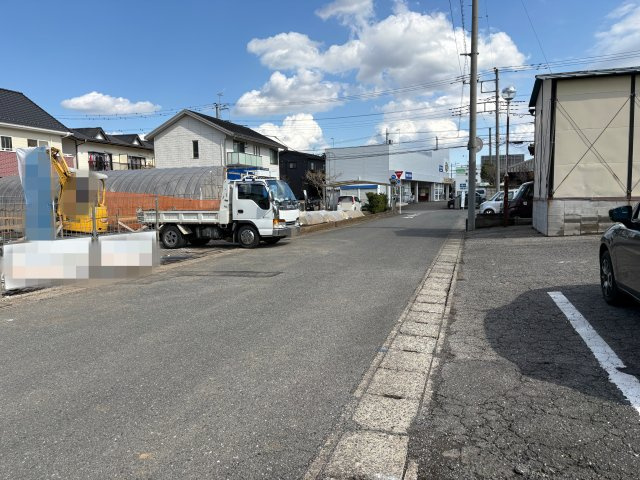 【前面道路含む現地写真】 | 深谷市上柴町西1丁目　ブルーミングガーデン 全4棟　3号棟 | 3/27撮影