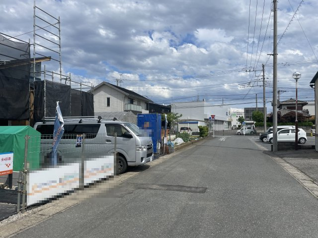 【前面道路含む現地写真】 | 深谷市上柴町西1丁目　ブルーミングガーデン 全4棟　3号棟 | 3/27撮影