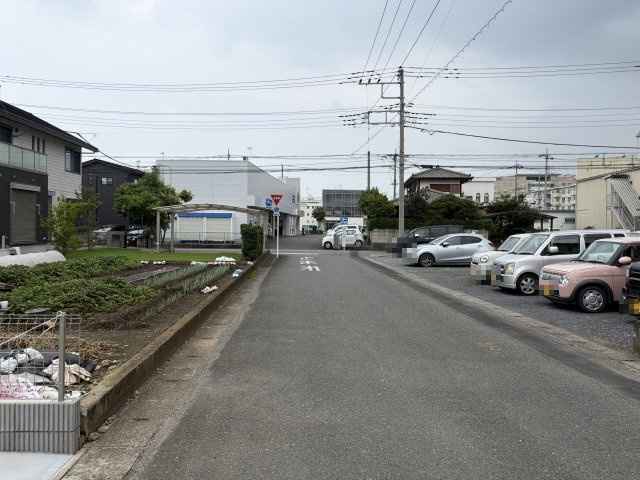 【前面道路含む現地写真】 | 深谷市上柴町西1丁目　ブルーミングガーデン 全4棟　3号棟 | 6/1撮影