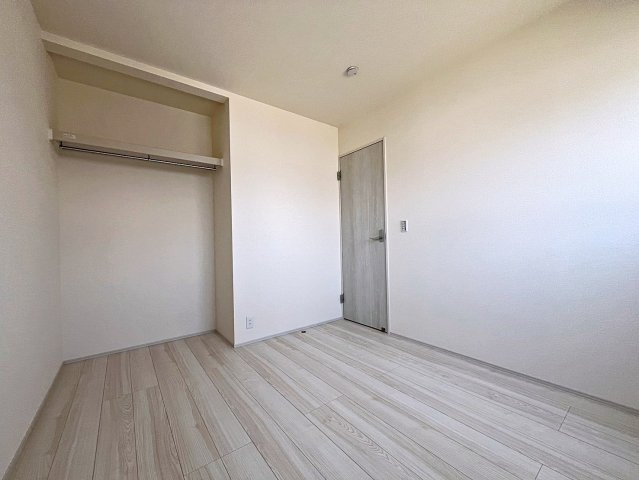 新築戸建・新築建売　福島市笹木野町裏第4　野田小・野田中の洋室|収納には扉がない「見せる収納」で出し入れがスムーズです！