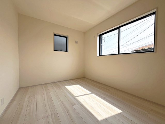 新築戸建・新築建売　福島市笹木野町裏第4　野田小・野田中の洋室|6.2帖の洋室は2面採光でたっぷりと日差しが入り明るいお部屋です！