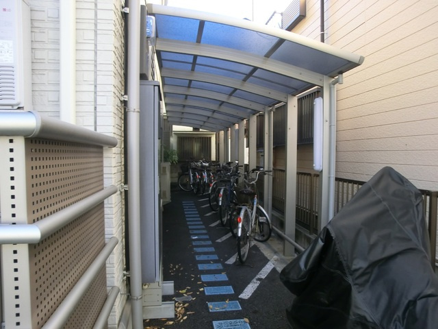オーガスタ篠崎のその他共用部分|屋根付き駐輪場。