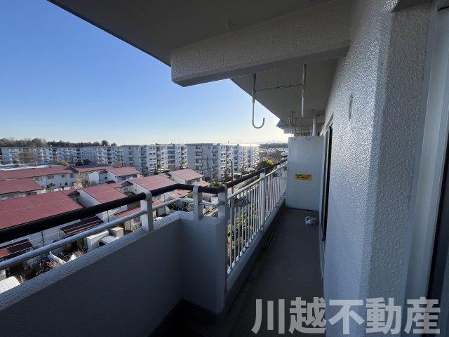 最上階＋角部屋、大家族に嬉しい４LDKのバルコニー|南側のワイドバルコニーには物干金物付き