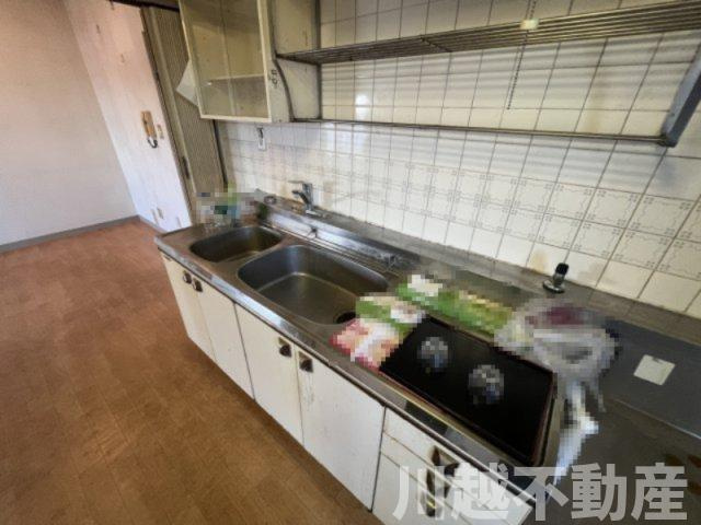 最上階＋角部屋、大家族に嬉しい４LDKのキッチン|使い分けが可能なシンクが二つ用意されているキッチン