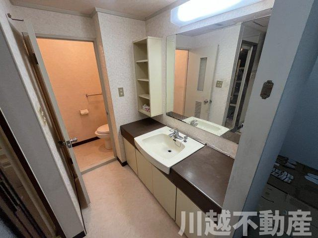 最上階＋角部屋、大家族に嬉しい４LDKの洗面所|トイレ・洗面・お風呂・洗濯機置場がコンパクトに配置された洗面エリア