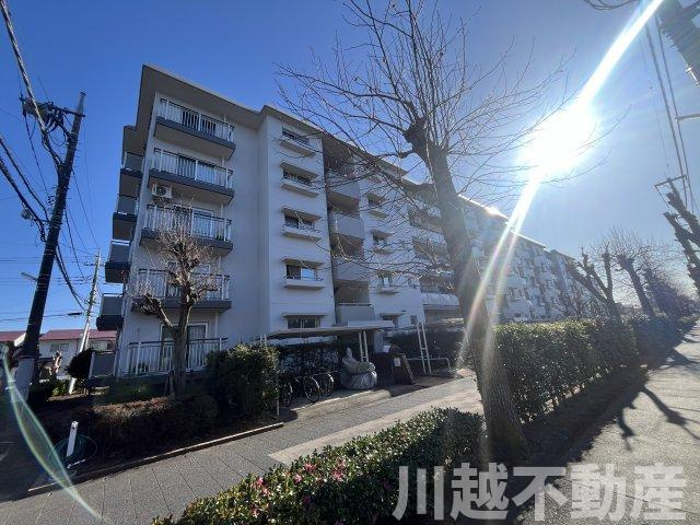 最上階＋角部屋、大家族に嬉しい４LDKの外観|【かわつる三芳野団地22号棟】外観