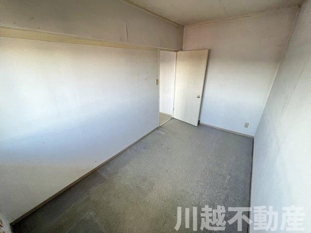 最上階＋角部屋、大家族に嬉しい４LDKの洋室|リビング奥の4.5帖洋室は落ち着く空間