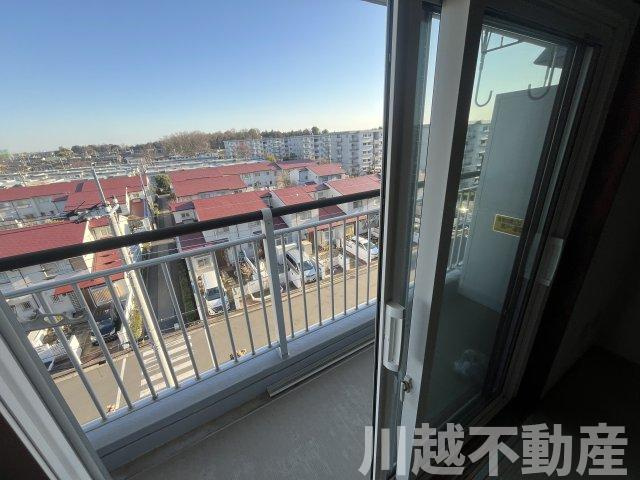 最上階＋角部屋、大家族に嬉しい４LDKのバルコニー|南側6帖和室から出ることができるバルコニー