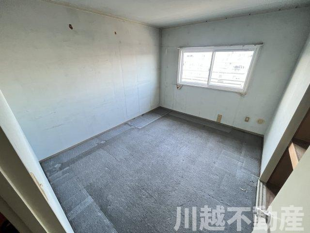 最上階＋角部屋、大家族に嬉しい４LDKの寝室|玄関入ってすぐの6.5帖洋室は落ち着く空間