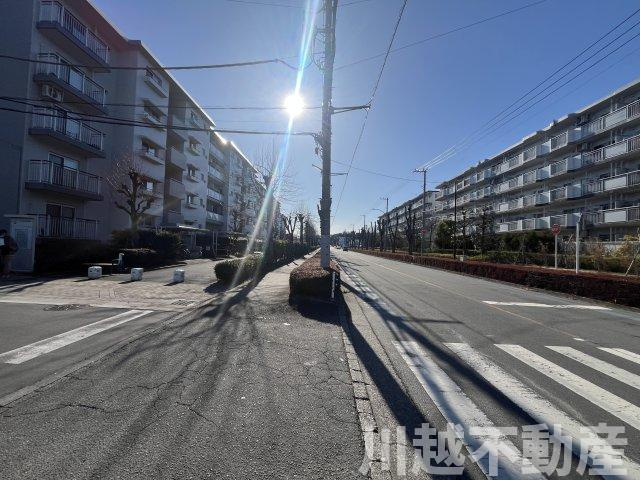 最上階＋角部屋、大家族に嬉しい４LDKのその他|前面道路から見た物件