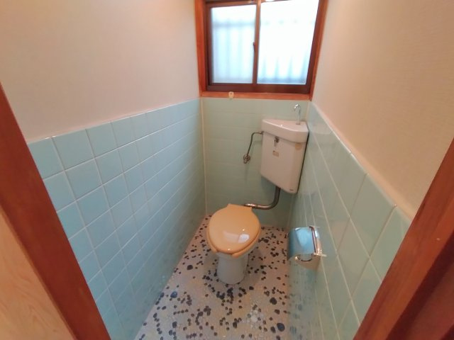 城東区中浜１丁目中古戸建のトイレ